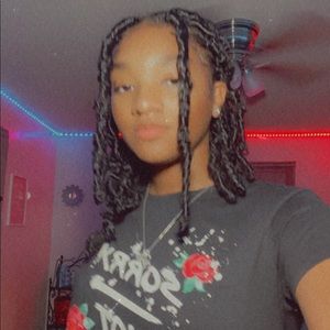 Meet your Posher, Junia